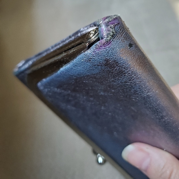 HOBO International Metallic Lilac Leather Kiss Lock Tri Fold Wallet w/o Mirror - Picture 3 of 11